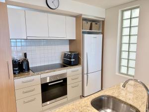 Frontage Apartments- 3Bedroom Central Seaview Escape