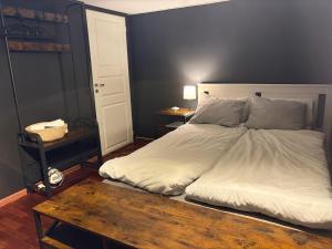 Large room & Balcony - Downtown - nearby Scandic business center bus stop