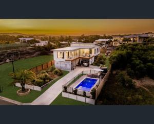 Solas Sands 3 BR w Pool & Boat Park - 5 min Beach