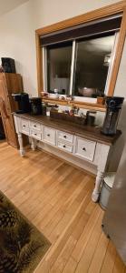 2 Queen Beds In Main House