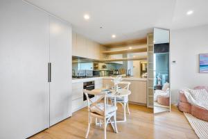 Spencer Loft with Pool & Gym Access