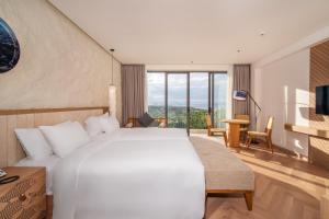 Hoi An Beachfront 5 star Resort & Apartment