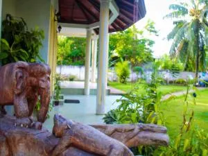 三原色住宿加早餐旅馆 - Walahanduwa