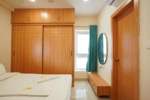 White Castle Stays Luxury 3BHK Serviced Apartment in Madhapur