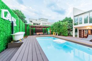 Bangkok Cozy Garden Pool Villa Sukhumvit