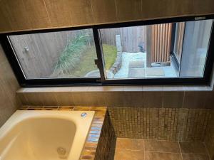 Kyōraku Honkan 杏洛 本館 ,Kyoto Machiya ,Garden Bath