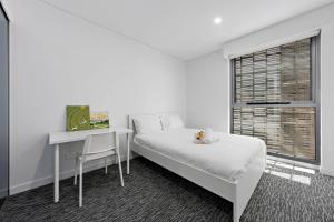 Cozy 2BR Stay - Walk to Cafés & City Links