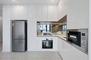 Cozy 2BR Stay - Walk to Cafés & City Links