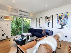 Modern and sophisticated APT with sweeping views