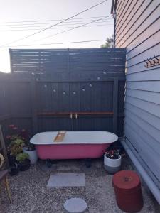 Lavender Cottage - Cute, Cosy & Pet Friendly