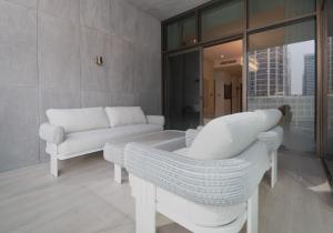 Waterfront Luxe Haven Peninsula