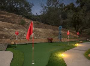 Heaven Heights - HotTub, Pet Friendly, EV Outlet, Pool Table, Game Room, BBQ, FirePit, Library