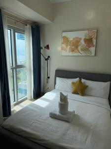 120 Sqm Perfect ocean view with balcony 3 Bedrooms Facing Manila Bay Sunset, Airports, Okada, Solaire, MOA, free parking