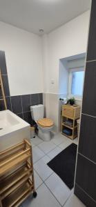 Maison rénovée avec stationnement privatif