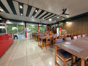 Hotel Sunrise Inn & Restaurant, Kanatal