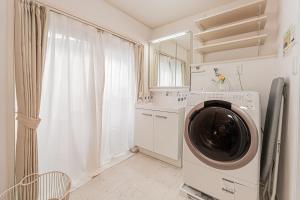 Newly Built 4-Bedroom House in Shopping Street, 8-Min Walk from Akabane Station