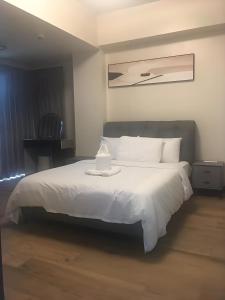 120 Sqm Perfect ocean view with balcony 3 Bedrooms Facing Manila Bay Sunset, Airports, Okada, Solaire, MOA, free parking