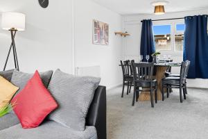 Cosy 3-Bed Home near Birchwood Business Park by Traboule Properties LTD