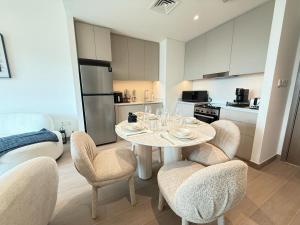 Luxury 1BR I Creek Beach I Pool & Beach