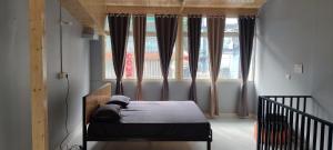 Rooms & Rooms