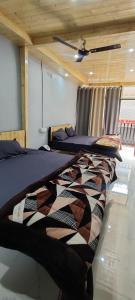 Rooms & Rooms
