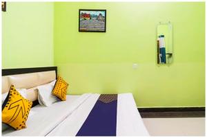 Hotel Vyana HR Premium Dashashwamedh Ghat -Free Wifi And General Services Facility - Fully Air conditioning Comfortable Room - Best Budget Homestay IN Varanasi