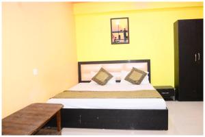 Hotel Vyana HR Premium Dashashwamedh Ghat -Free Wifi And General Services Facility - Fully Air conditioning Comfortable Room - Best Budget Homestay IN Varanasi