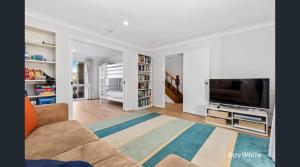 Sea Breaks Escape Manyana