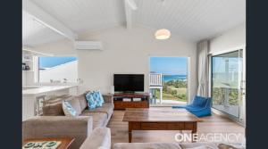 Sea Breaks Escape Manyana