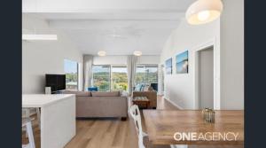 Sea Breaks Escape Manyana