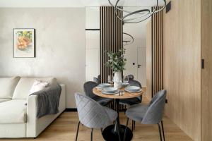 Unique Apartment with Air Conditioning in Poznań by Noclegi Renters