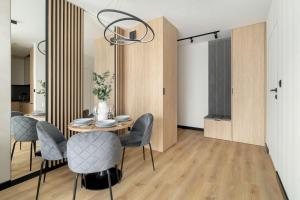 Unique Apartment with Air Conditioning in Poznań by Noclegi Renters