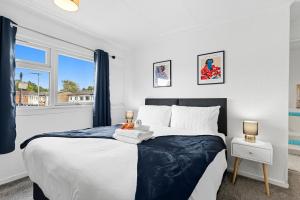 Cosy 3-Bed Home near Birchwood Business Park by Traboule Properties LTD