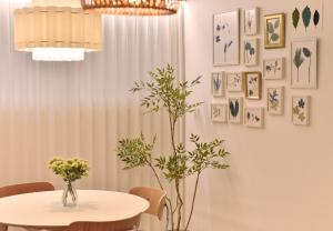 open,Hongik University Station ,10 minutes on foot,Cozy house with artistic sensibility