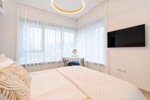 Burj Khalifa District Luxury Apartment - Downtown Dubai