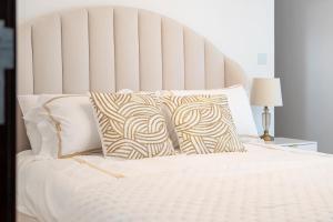 Burj Khalifa District Luxury Apartment - Downtown Dubai