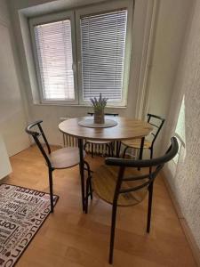 Cinema Vardar Apartment, Downtown - Pedestrian Zone, Fully Air-Conditioned, FREE PARKING