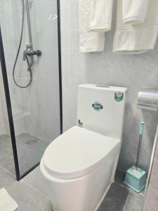 Marina Bay by BednBeyond Urban Vogue Westlands with Pool & Gym