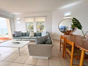 6 Glitter Bay - Stunning seaviews & beach access - 3BR Umhlanga