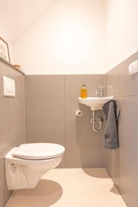 TOP location 2 bedroom groundfloor home with garden