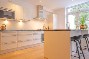 TOP location 2 bedroom groundfloor home with garden