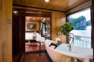 Hera Cruise Luxury on Ha Long