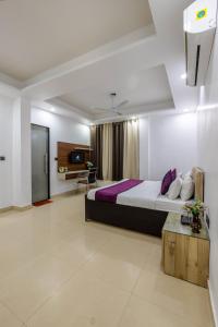 Aura Residency By Groom Room Hospitality I Sector -63A Noida I 87oo and 2o5 and 865