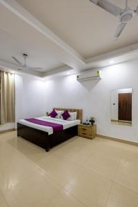 Aura Residency By Groom Room Hospitality I Sector -63A Noida
