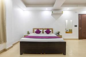 Aura Residency By Groom Room Hospitality I Sector -63A Noida I 87oo and 2o5 and 865