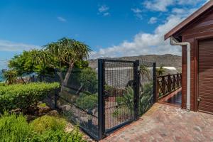 Stunning Glencairn home close to beach