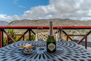 Stunning Glencairn home close to beach