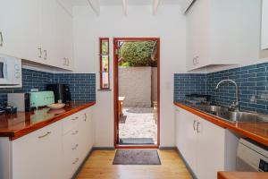 Stunning Glencairn home close to beach