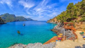 Private Island-Style Ultra Luxury Villa Estate