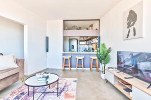 Table Mountain Retreat, Hike, Sea and City Views